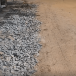 [VÍDEO] Balneário Piçarras: morador questiona reparo em esgoto feito pela Prefeitura com rachões e barro