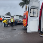 [VÍDEO] Colisão entre dois carros deixa duas pessoas feridas em Balneário Piçarras