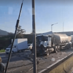 [VÍDEO] Grave acidente de trânsito sob o viaduto da Transbeto tranca BR-101 na manhã desta quarta-feira