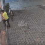 [VÍDEO] Bandido arromba loja durante a madrugada e furta dinheiro e roupas