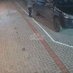 [VÍDEO] Câmeras de vigilância flagram dupla arrombando Toyota Hilux