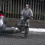 [VÍDEO] Trio furta moto durante a madrugada; câmeras de segurança flagraram crime