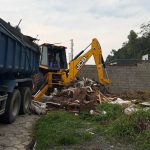 Mutirão de limpeza da Secretaria de Obras recolhe 20 caçambas de entulhos e amplia ações em Balneário Piçarras