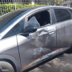 [VÍDEO] Motorista de carro causa acidente ao atravessar avenida sem parar e cortar a frente de motoboy